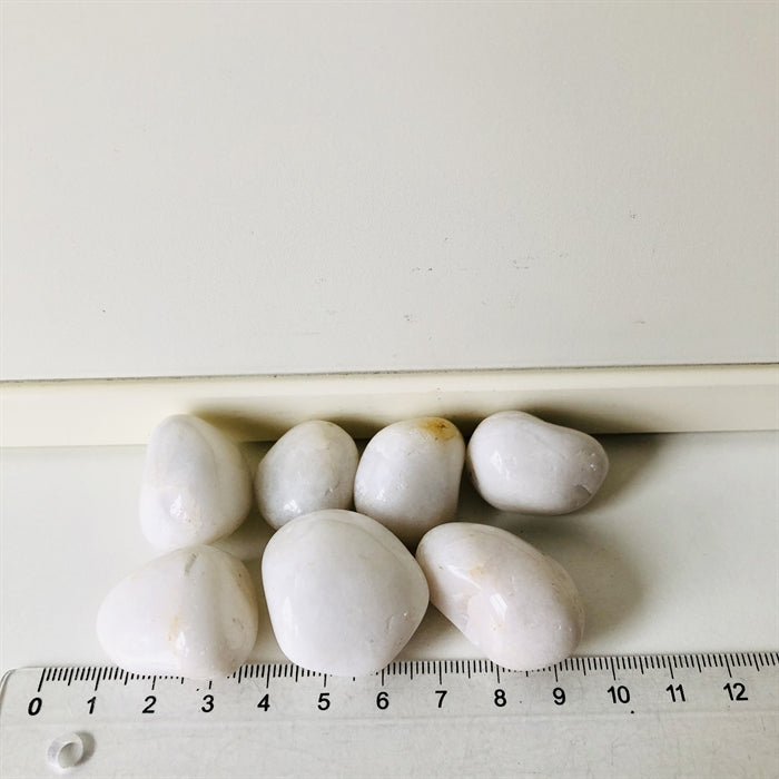 Agat Hvid - Kløfter og ujævnheder forekommer.