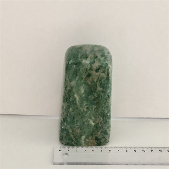 Aventurin Grøn Fri Form H. 12 cm 830 gram