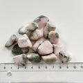 Clinozoisit 1,5-2,5 cm.