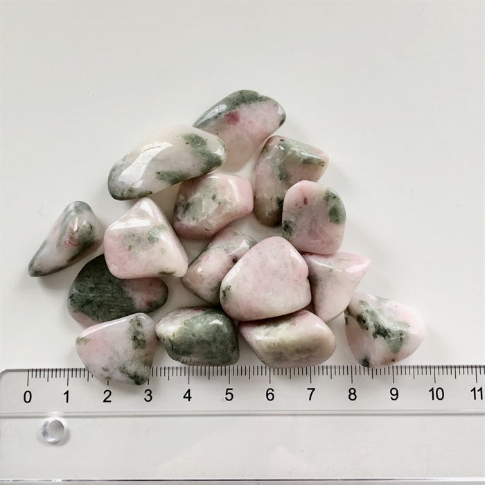 Clinozoisit 1,5-2,5 cm.