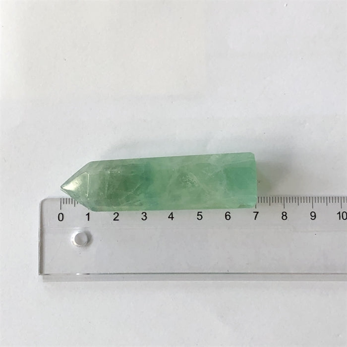 Fluorit Regnbue Spids 7 cm - Den har små hak.