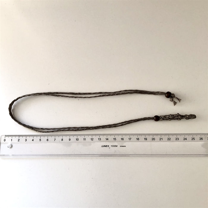 Halskæde til krystaller i læder - Grå. Længde 50 cm.