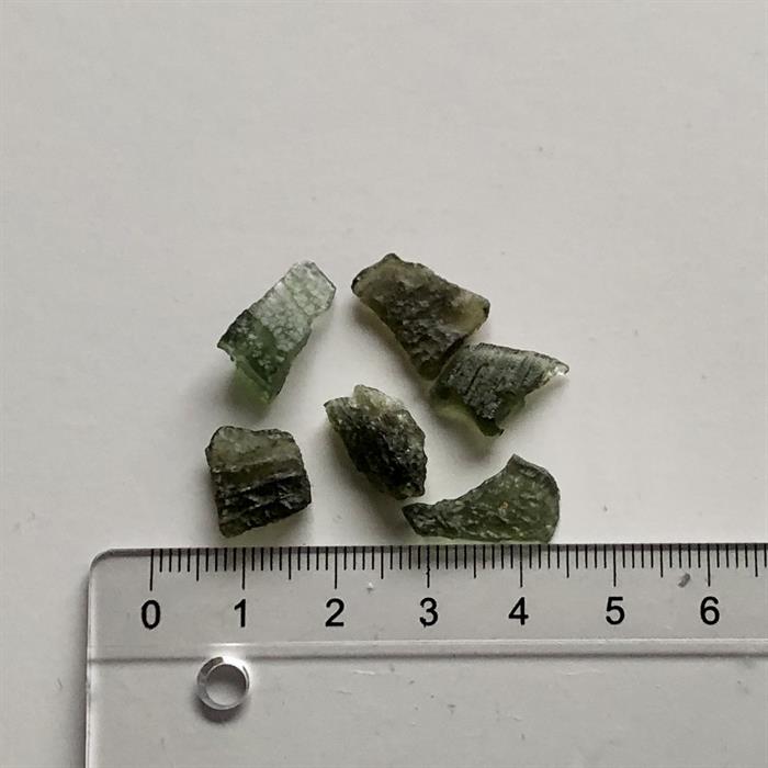 Moldavit 1-1,5 cm. ca. 0,5 gram.