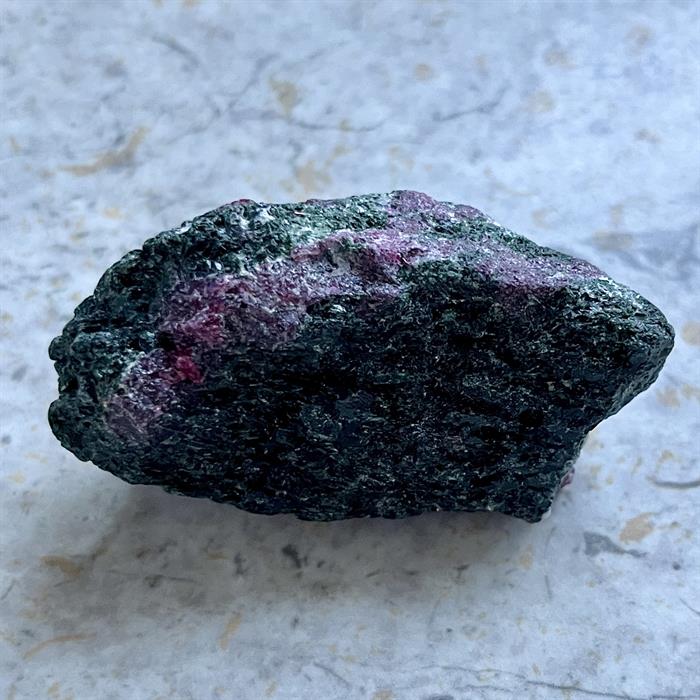 Rubin Zoisit Rå 5,5 cm