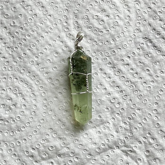 Prehnit Vedhæng Spids 5 cm.