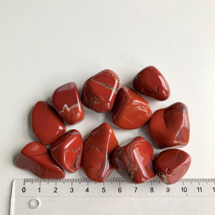 Jaspis Rød - Kløfter og ujævnheder forekommer.