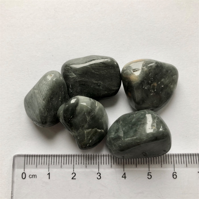 Katteøjekvarts ca. 1 cm.