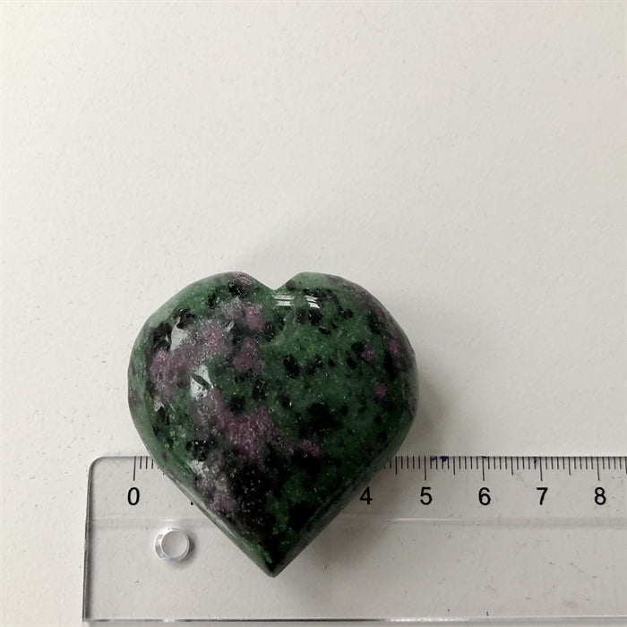 Rubin Zoisit Hjerte - Spidsen har en lille flig.