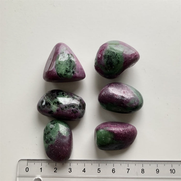 Rubin Zoisit ca. 3 cm.