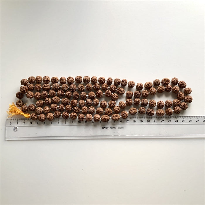 Rudraksha Malakæde 108 Perler 1 cm. Længde 60 cm med gul Kvist