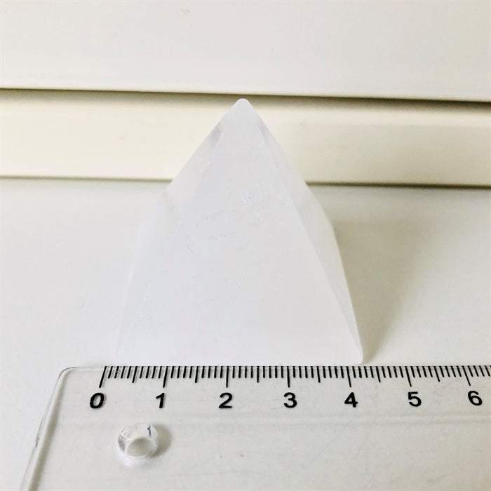 Selenit Pyramide 4x4 cm