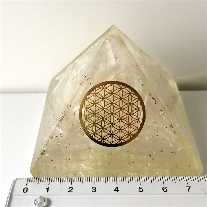 Selenit Oregon Pyramide 7,5x7,5x6 cm