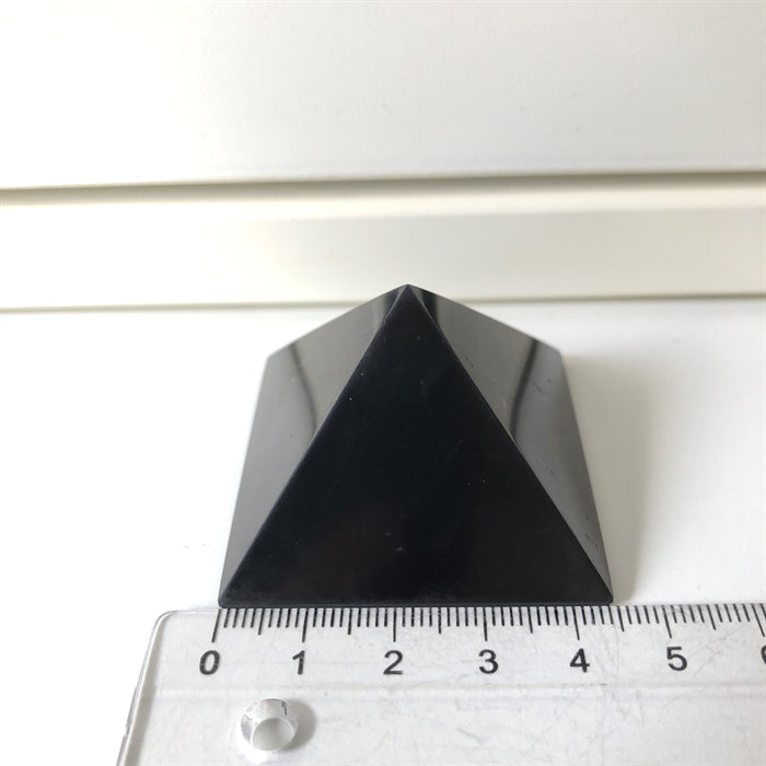 Shungit Pyramide 4 x 4 cm