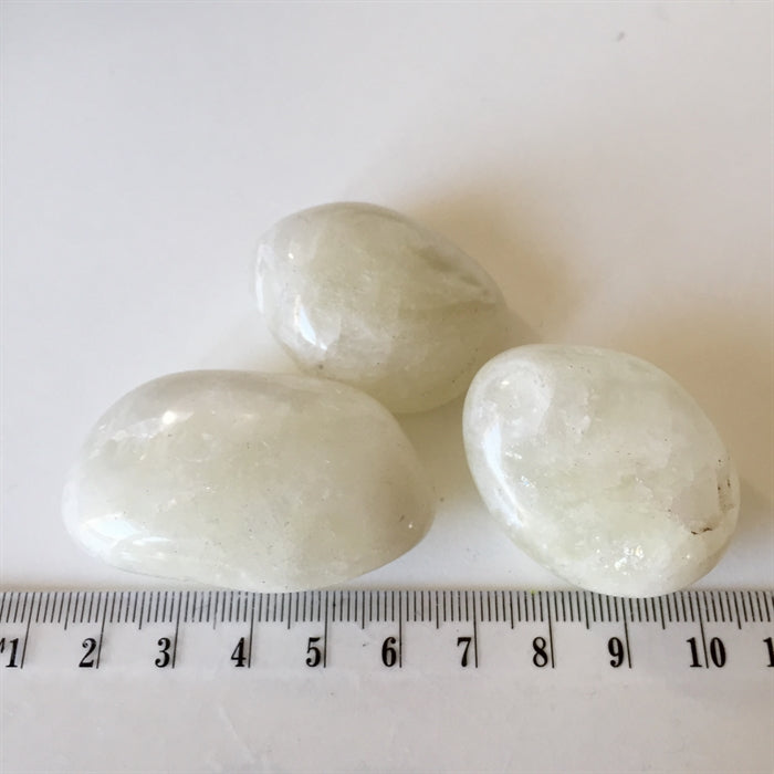 Svovlkvarts 3-4 cm. Ujævnheder forekommer.