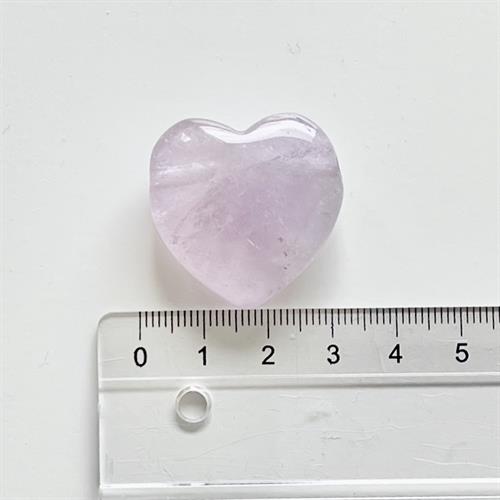 Ametyst Hjerte 3 cm. Med hul til snor.