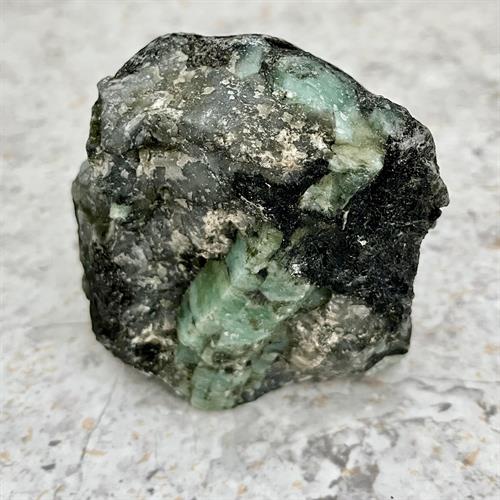 Smaragd Rå 6 cm. 319 gram.