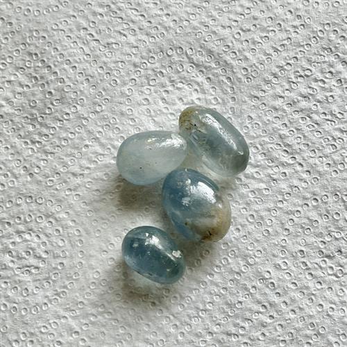 Celestit - ujævnheder forekommer.