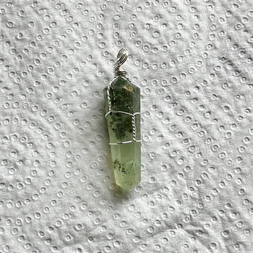 Prehnit Vedhæng Spids 5 cm.