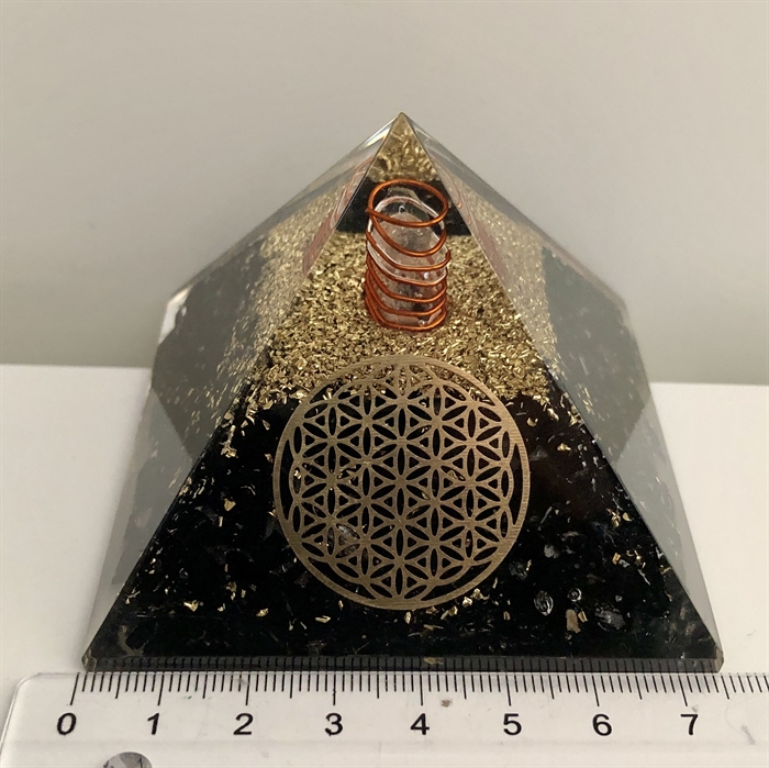 Turmalin Sort Pyramide Orgonit Flower of life. 7x7x6 cm.